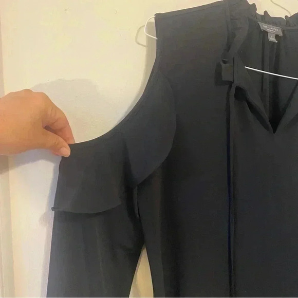 The Limited Black Cold Shoulder Top Size‎ L - Picture 3 of 10